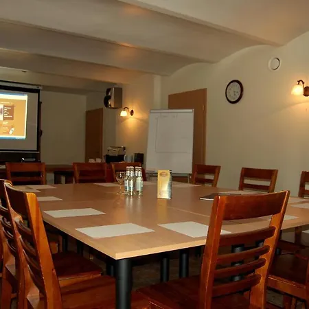 Hotel Linovo With Free Parking 3*