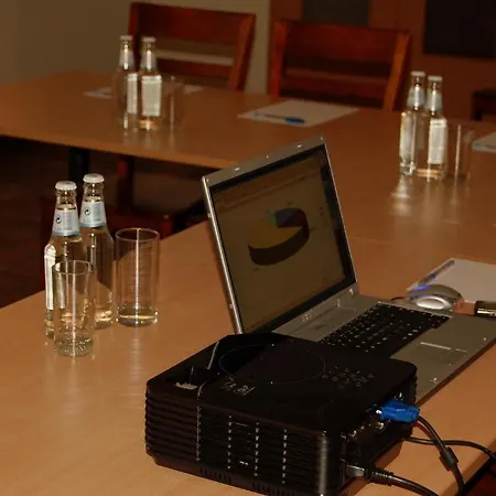 Hotel Linovo With Free Parking 3*