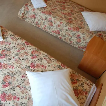 Hotel Linovo With Free Parking 3*