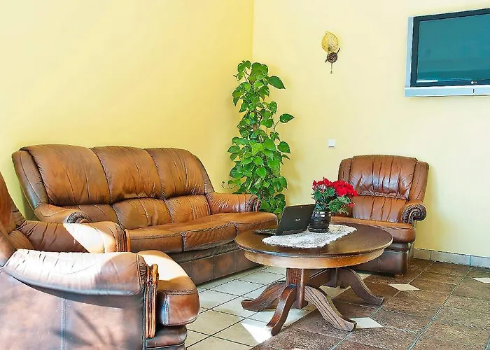 Hotel Linovo With Free Parking