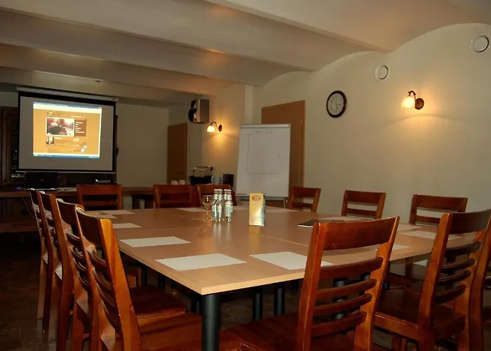 Hotel Linovo With Free Parking 3*